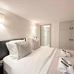 With Lift & Ac Saint-germain-des-pres
