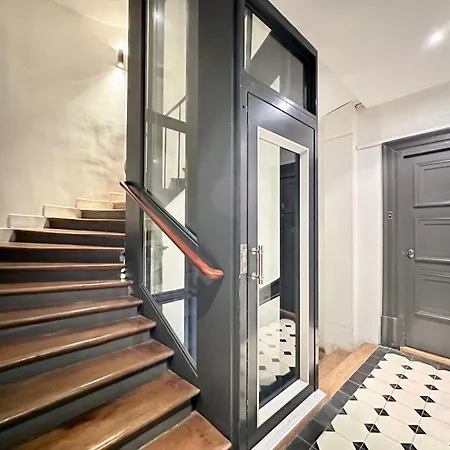 With Lift & Ac Saint-germain-des-pres