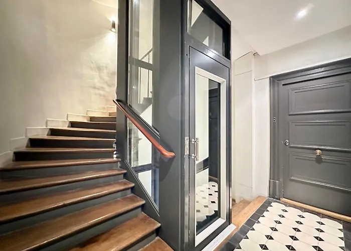 With Lift & Ac Saint-germain-des-pres